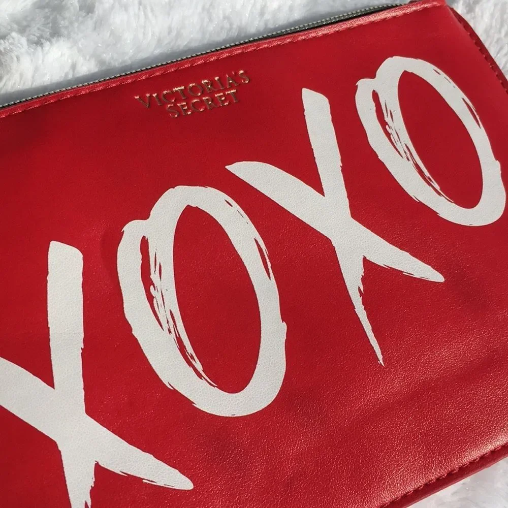 NWOT Victoria’s Secret XOXO red wristlet - Picture 9 of 9